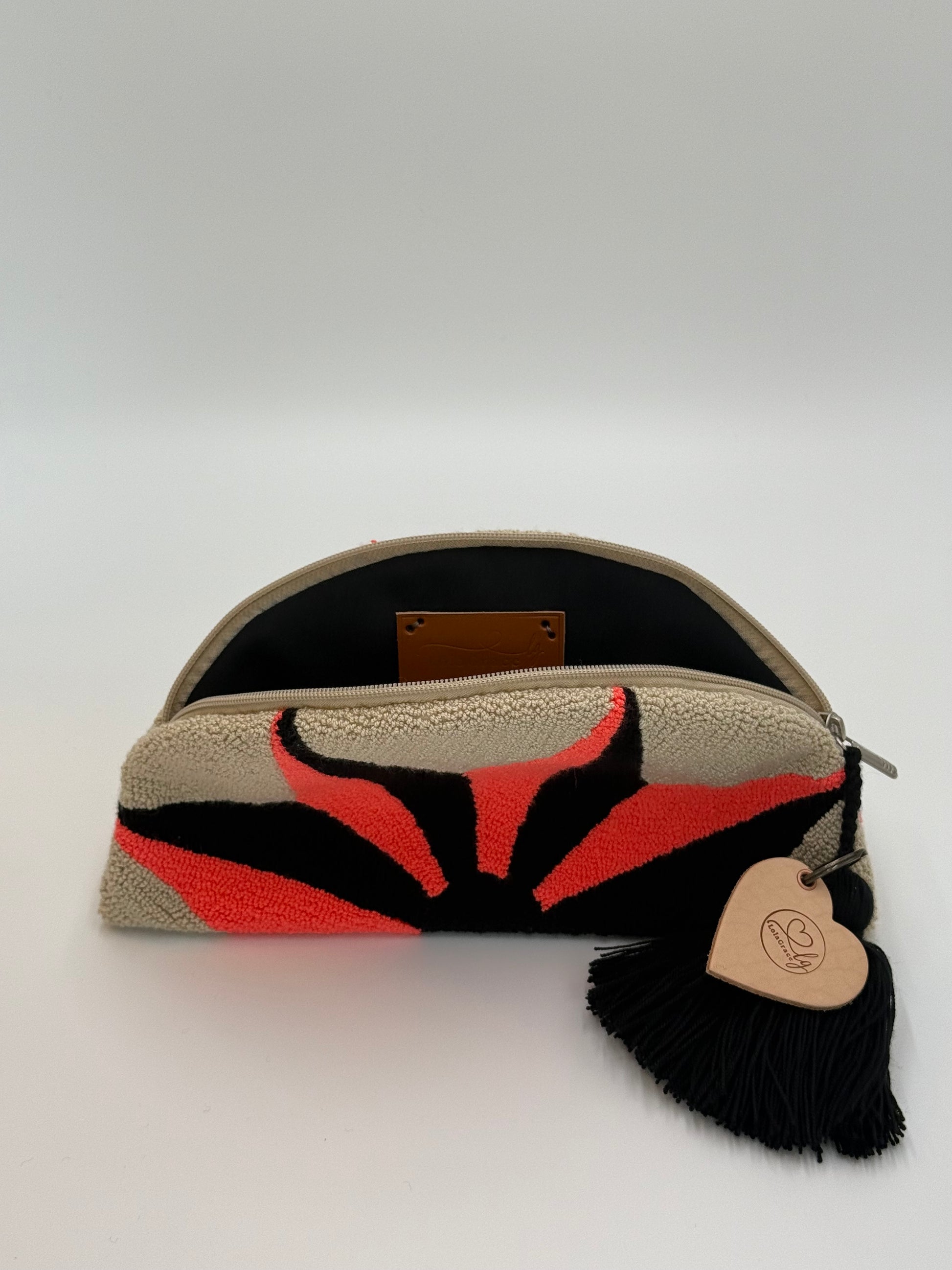 Open Wayuu clutch Liseth met ritssluiting en compact interieur voor je essentials
