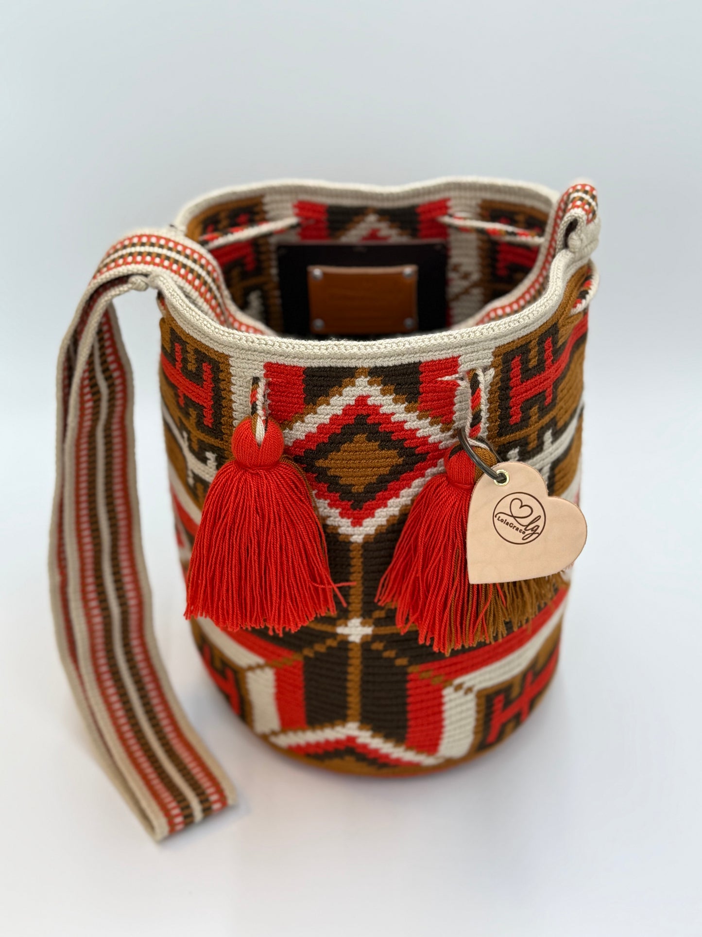Bovenaanzicht van de Wayuu tas Leidy met ruime opening en rijk gedetailleerd weefpatroon